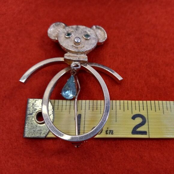 Vintage Green Eyed Bear Pendant/Brooch with Dangling Teardrop Gem - Picture 3 of 5